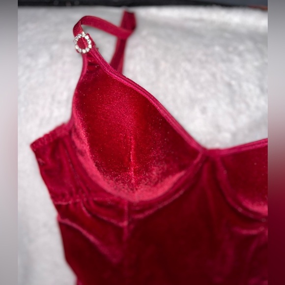 Gorgeous velvet like Shapewear lingerie​​​ - Picture 3 of 7